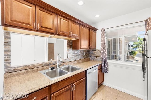 5831 Medallion Drive 101, Las Vegas, NV 89122