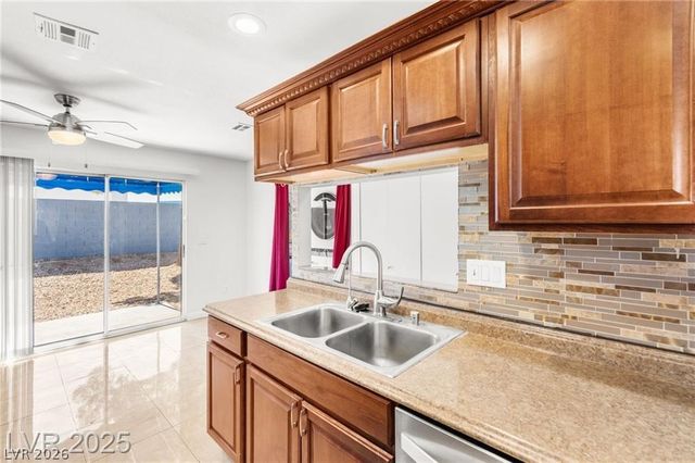 5831 Medallion Drive 101, Las Vegas, NV 89122