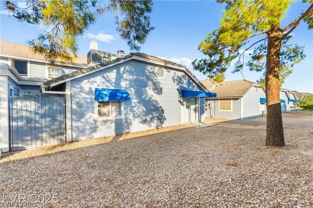 5831 Medallion Drive 101, Las Vegas, NV 89122