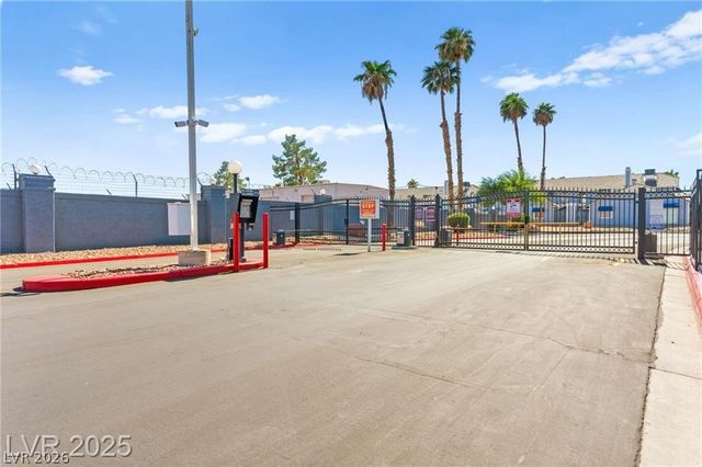 5831 Medallion Drive 101, Las Vegas, NV 89122