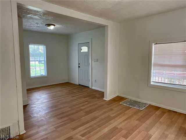 261 Russell Avenue, Akron, OH 44311