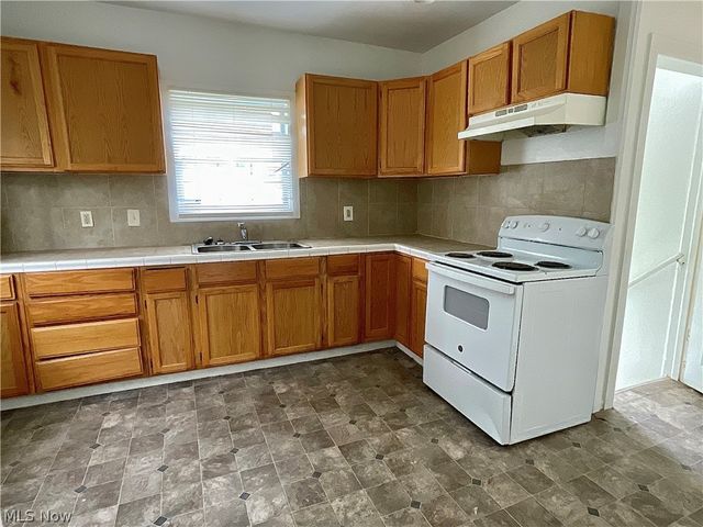 261 Russell Avenue, Akron, OH 44311