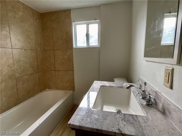 261 Russell Avenue, Akron, OH 44311