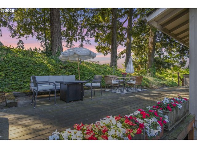 1674 FIRCREST Dr, Lake Oswego, OR 97034