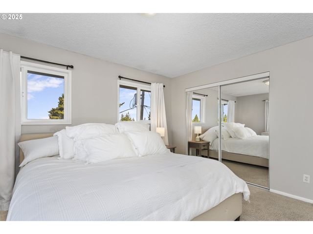 1674 FIRCREST Dr, Lake Oswego, OR 97034