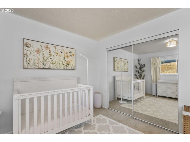 1674 FIRCREST Dr, Lake Oswego, OR 97034