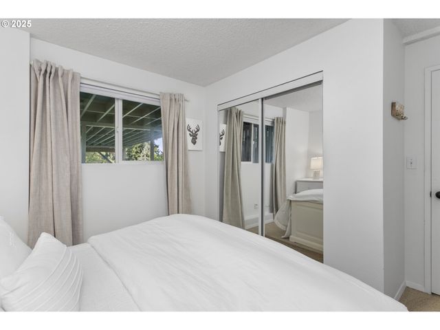 1674 FIRCREST Dr, Lake Oswego, OR 97034