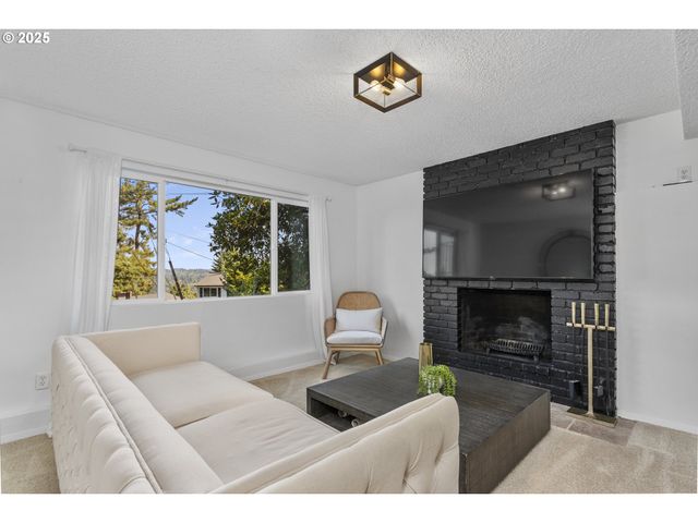 1674 FIRCREST Dr, Lake Oswego, OR 97034