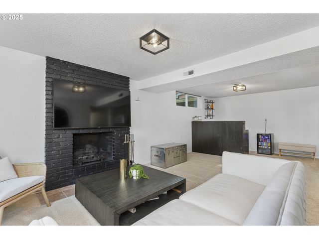 1674 FIRCREST Dr, Lake Oswego, OR 97034