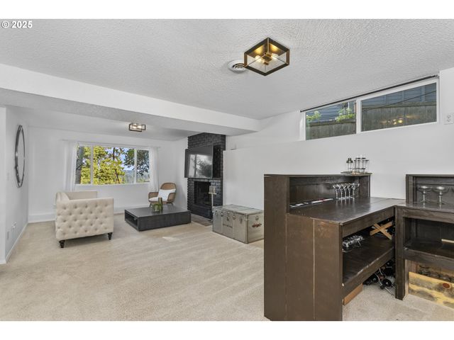 1674 FIRCREST Dr, Lake Oswego, OR 97034