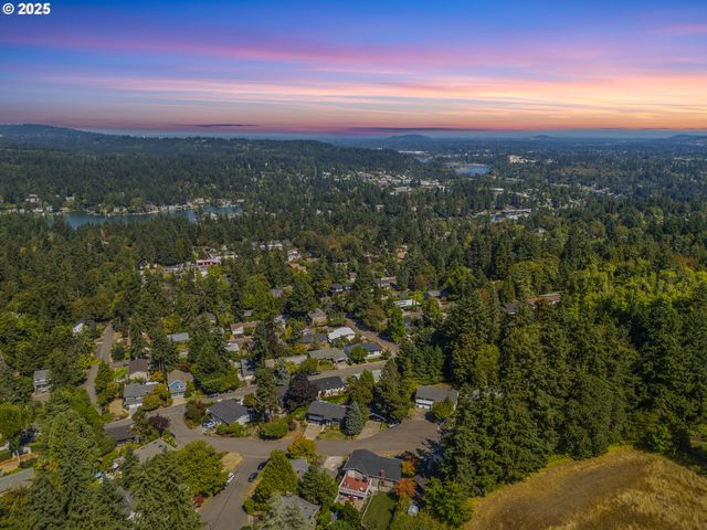 1674 FIRCREST Dr, Lake Oswego, OR 97034