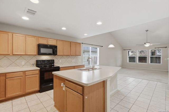 10723 RIMFIRE RUN LN, San Antonio, TX 78245