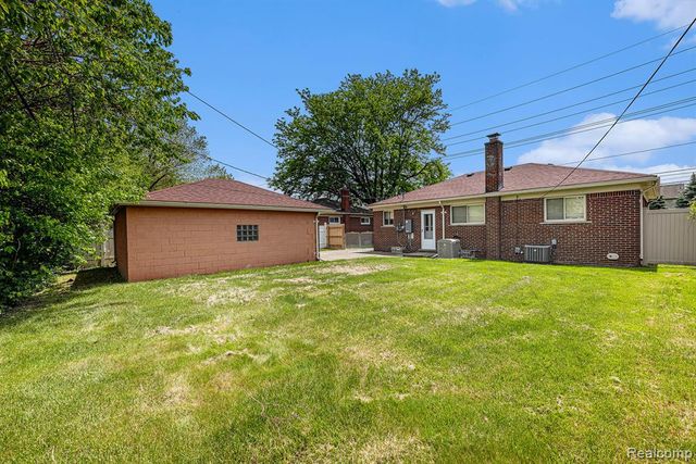 5239 East 13 Mile Road, Warren, MI 48092