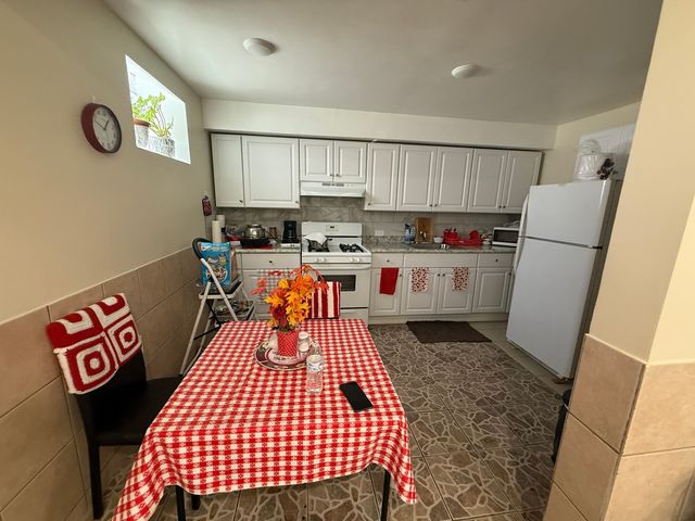 5333 W Fullerton Avenue GDN, Chicago, IL 60639