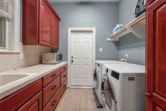714 Plum Hollow Drive, College Station, TX 77845