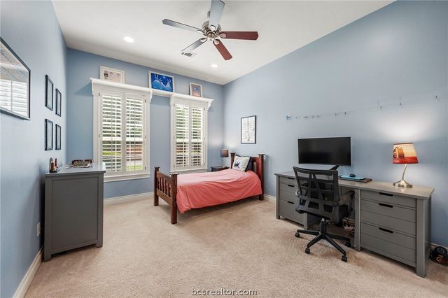 714 Plum Hollow Drive, College Station, TX 77845