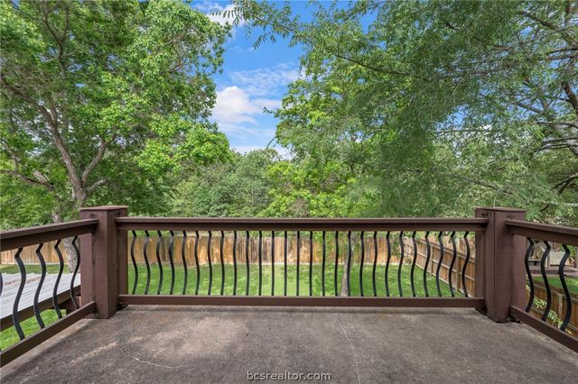 714 Plum Hollow Drive, College Station, TX 77845