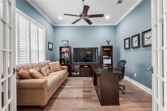 714 Plum Hollow Drive, College Station, TX 77845