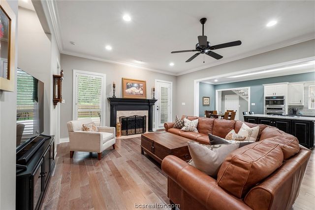 714 Plum Hollow Drive, College Station, TX 77845