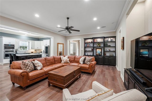 714 Plum Hollow Drive, College Station, TX 77845