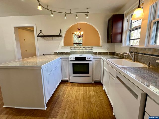 40544 McDowell Creek Dr, Lebanon, OR 97355