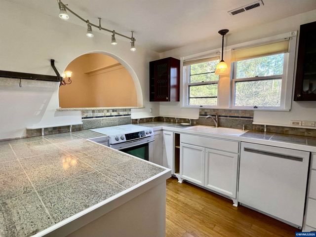 40544 McDowell Creek Dr, Lebanon, OR 97355