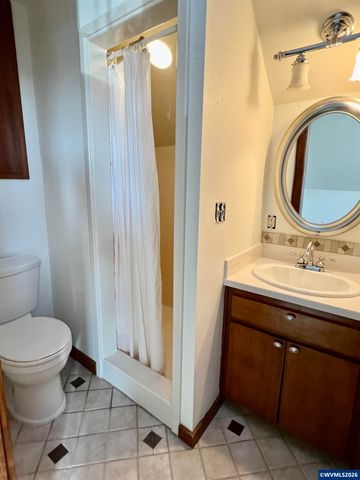 40544 McDowell Creek Dr, Lebanon, OR 97355