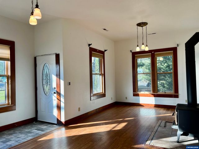 40544 McDowell Creek Dr, Lebanon, OR 97355