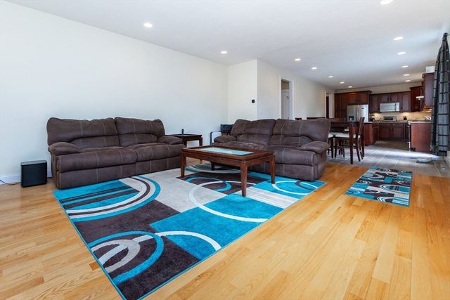 31 Whitehall Way, Bellingham, MA 02019