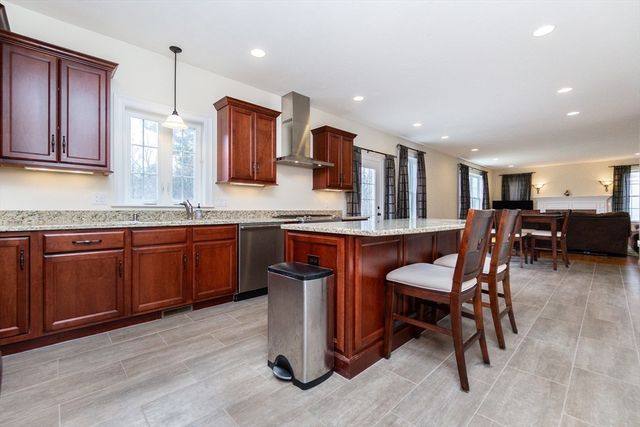 31 Whitehall Way, Bellingham, MA 02019