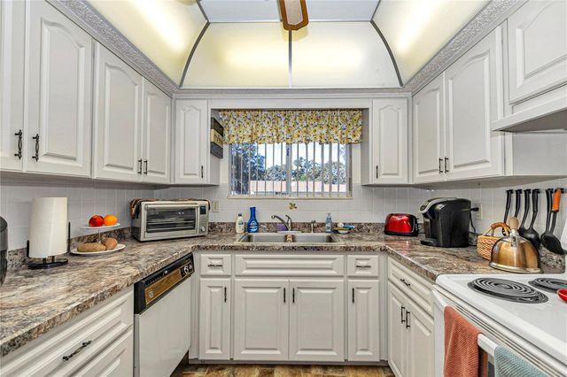 10929 SW 84TH AVENUE, Ocala, FL 34481