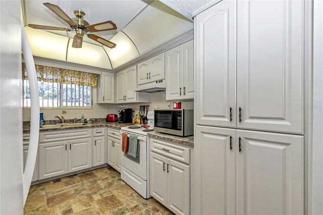 10929 SW 84TH AVENUE, Ocala, FL 34481