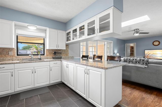 2218 TANGLEWOOD WAY, Brandon, FL 33511