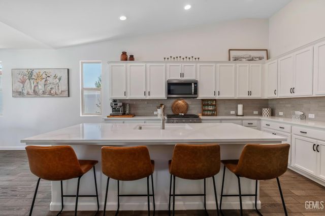 15016 Ambridge Knolls Drive, Bakersfield, CA 93311