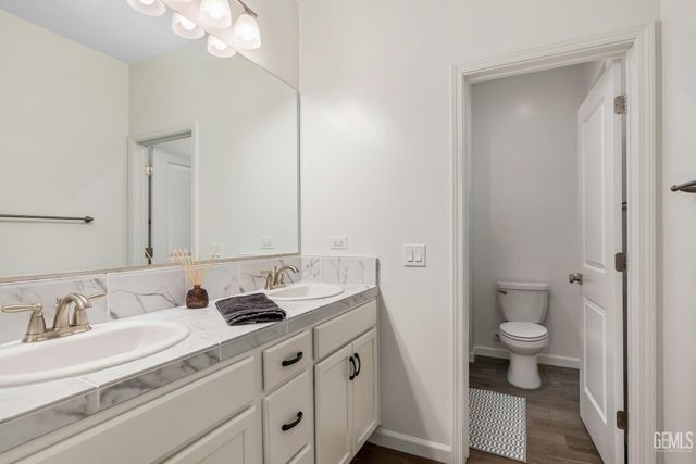 15016 Ambridge Knolls Drive, Bakersfield, CA 93311