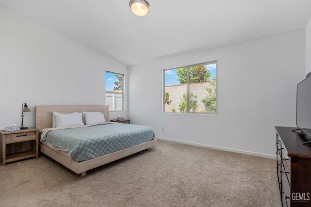 15016 Ambridge Knolls Drive, Bakersfield, CA 93311