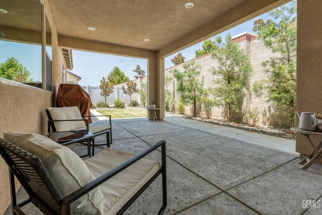 15016 Ambridge Knolls Drive, Bakersfield, CA 93311