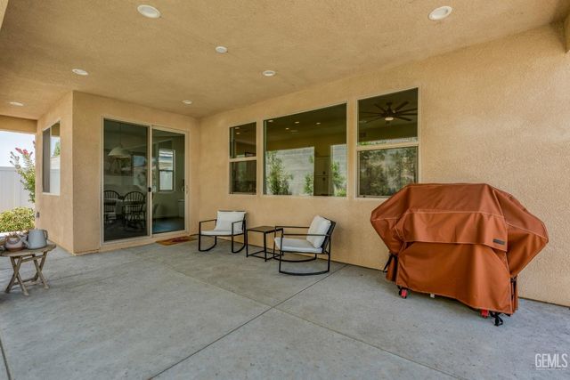 15016 Ambridge Knolls Drive, Bakersfield, CA 93311