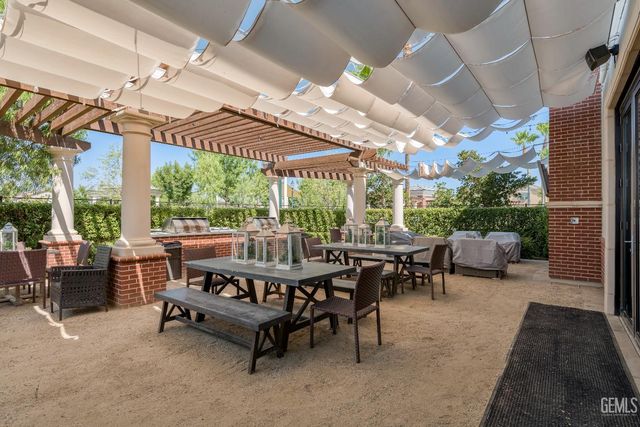 15016 Ambridge Knolls Drive, Bakersfield, CA 93311