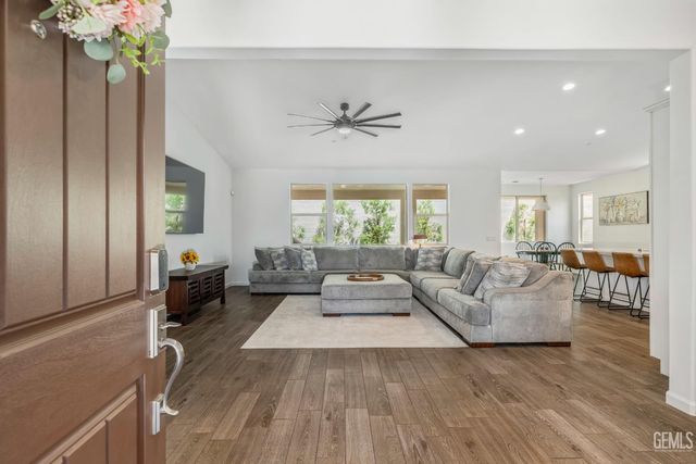 15016 Ambridge Knolls Drive, Bakersfield, CA 93311