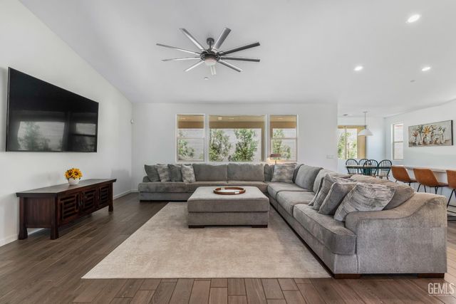 15016 Ambridge Knolls Drive, Bakersfield, CA 93311