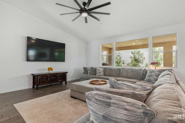 15016 Ambridge Knolls Drive, Bakersfield, CA 93311