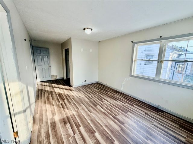 5212 E 105 Street, Garfield Heights, OH 44125