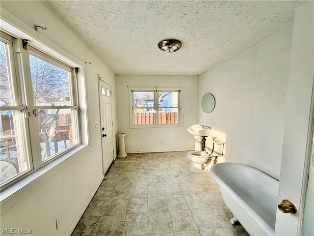 5212 E 105 Street, Garfield Heights, OH 44125