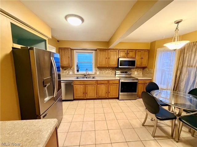 5212 E 105 Street, Garfield Heights, OH 44125