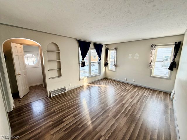 5212 E 105 Street, Garfield Heights, OH 44125