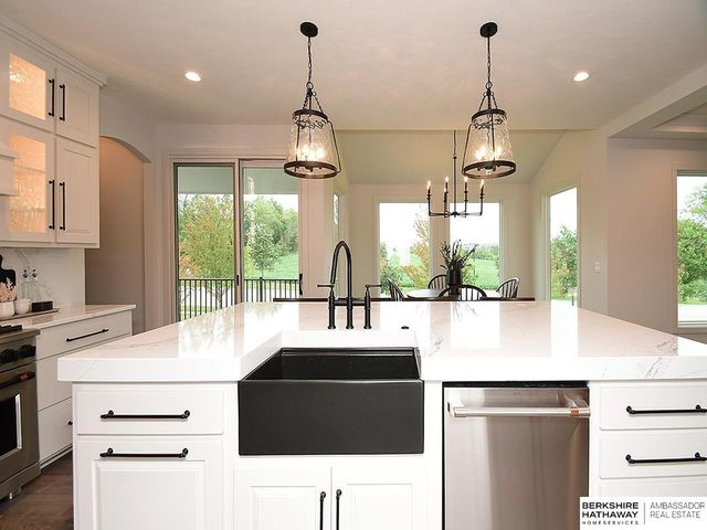 11720 Superior Drive, Papillion, NE 68046