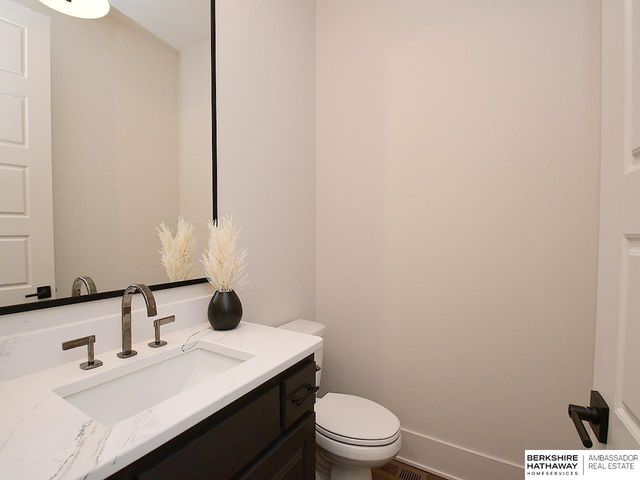 11720 Superior Drive, Papillion, NE 68046