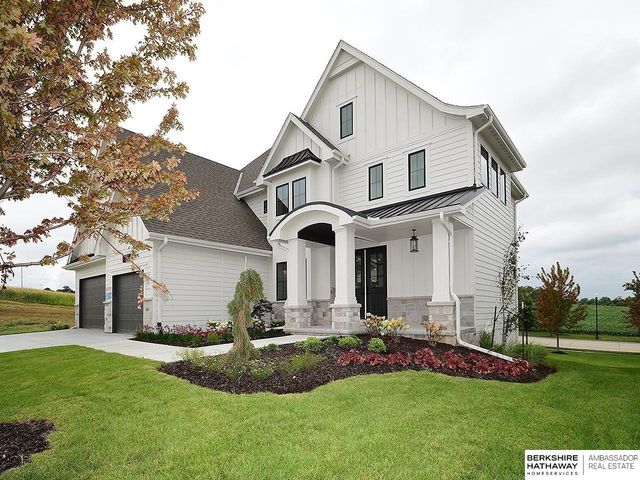 11720 Superior Drive, Papillion, NE 68046
