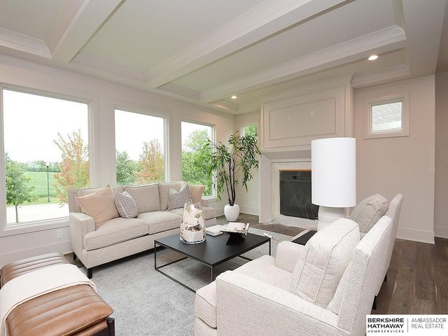 11720 Superior Drive, Papillion, NE 68046